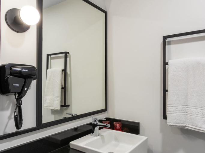Bathroom 5, Ibis Ponta Grossa, Ponta Grossa