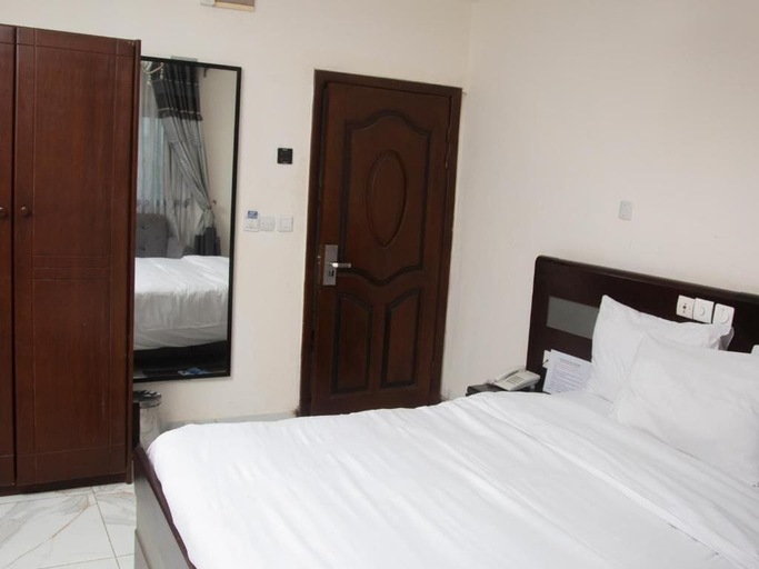 Room 3, Champion Hotel, Wouri