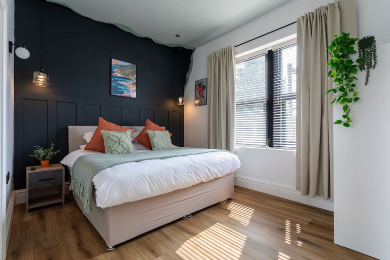 Room 4, Perfect Booking 2 Bed Flat Near Cabot Circus, Bristol
