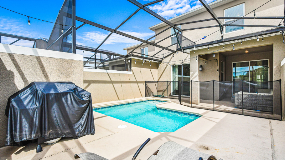 Interior 2, 4BR w Screened Pool & Resort Access Near Parks, Osceola