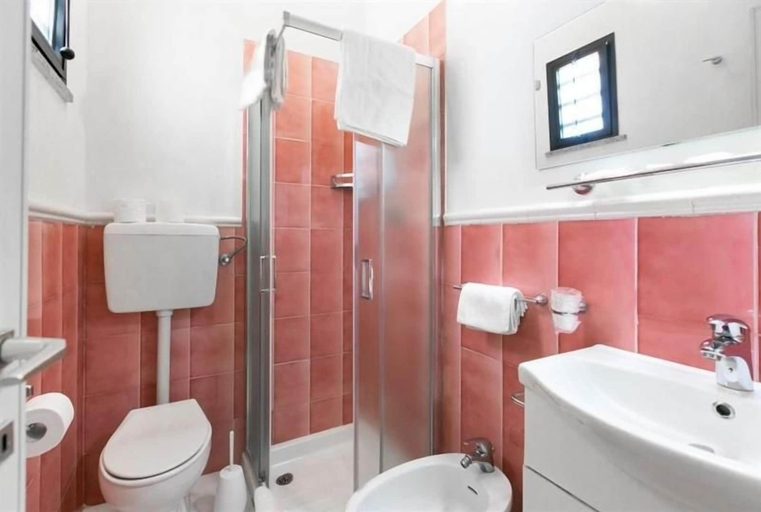 Bathroom 5, Hotel Principe, Rimini