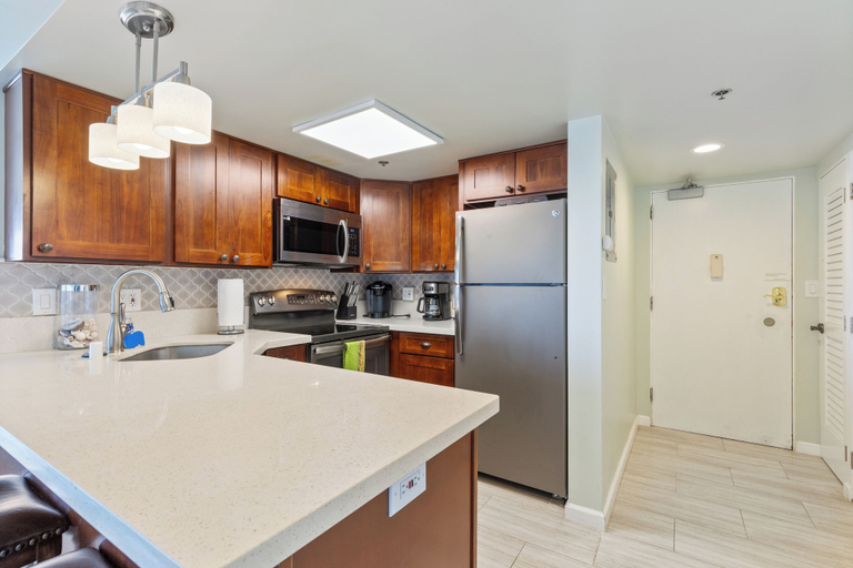 Exterior 2, Ilikai Hotel Condo With Ocean, Lagoon & Fireworks Views, Honolulu
