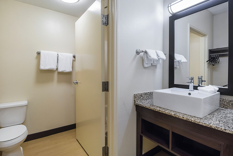 Bathroom 4, Red Roof Inn PLUS+ Phoenix West, Maricopa
