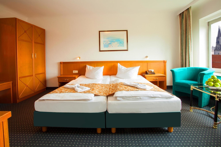 Bedroom 5, HansaDom Hotel Köln Central by Mayburgh, Köln