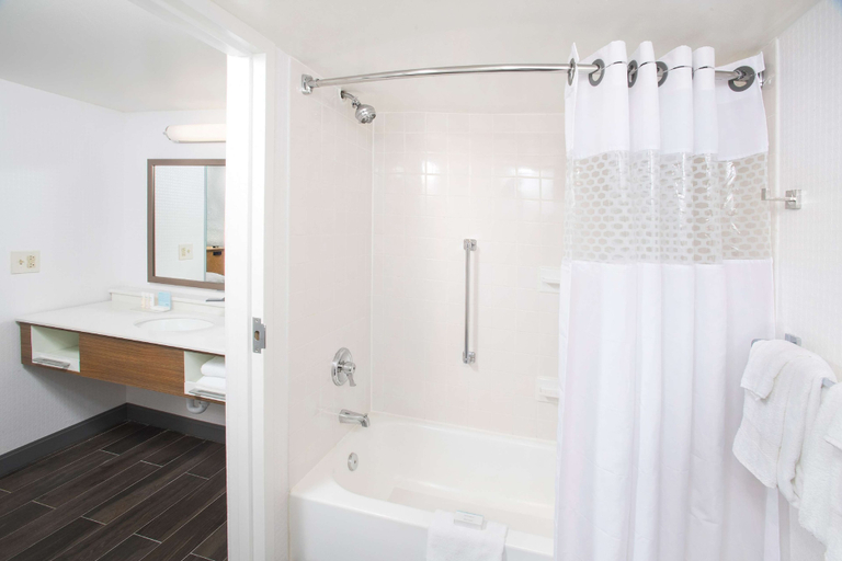 Bathroom 4, Hampton Inn & Suites Annapolis, Anne Arundel