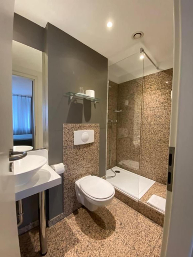 Bathroom 5, Paragon Apartments, Frankfurt am Main