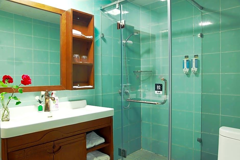 Bathroom 4, Dreams Travel International Youth Hostel, Chengdu