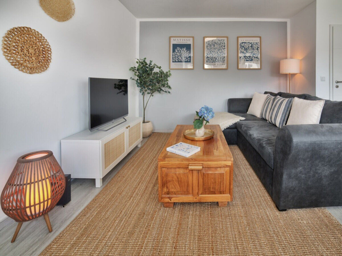 Living area 3, Holiday Apartment With 2 Bedrooms, Ostholstein