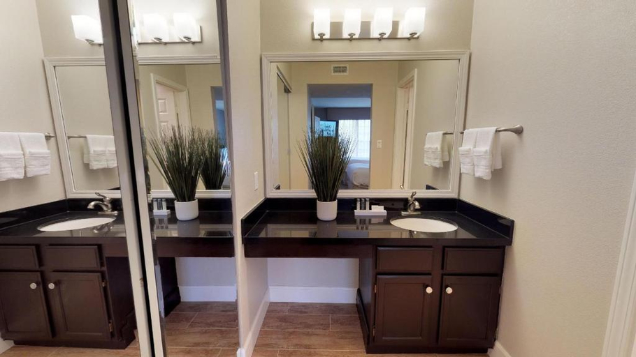 Bathroom 5, Chase Suites Hotel Brea-Fullerton, Orange