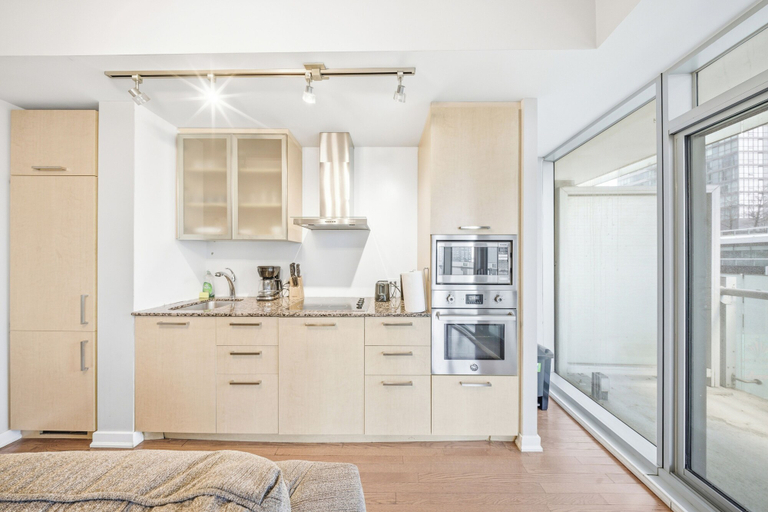 Private kitchen 5, Founder's Club York - 3 Bedroom Condo, Toronto