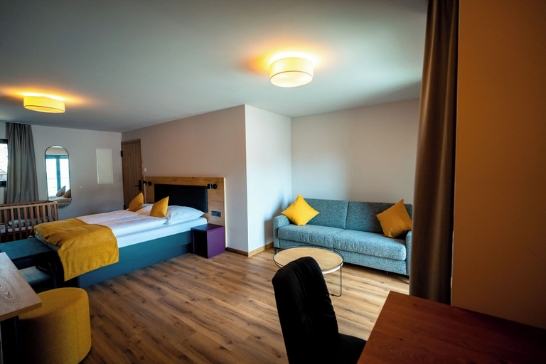 Room 5, Adler Apartments, Alb-Donau-Kreis