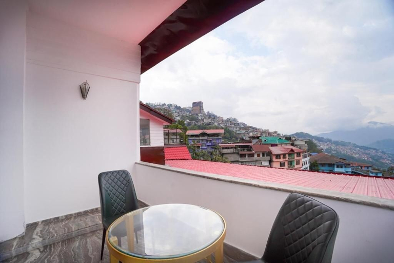 Outdoor dining 4, Gigi Aurea Resorts & Spa, East Sikkim