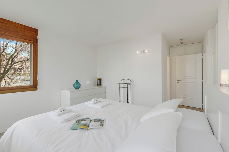 Room 3, Casa Di Bea - Lugano 1BR With Terrace & Parking, Lugano
