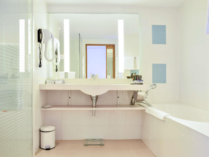 Bathroom 5, Novotel Bucharest City Centre, Municipiul Bucuresti