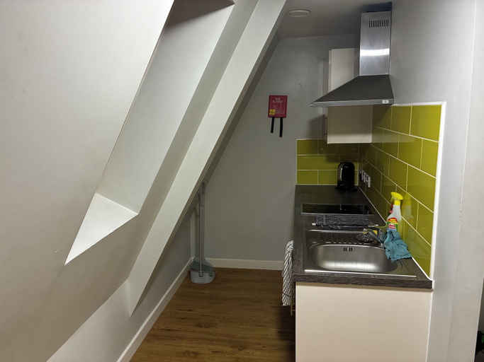 Private kitchen 2, Apartment - Sleeps 1 - On Street Parking - Tv, Nottingham