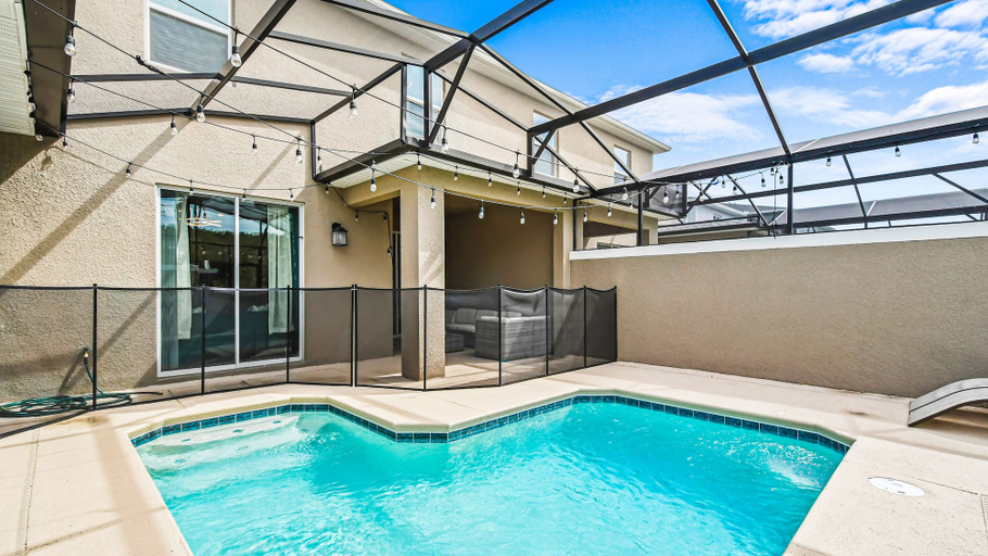 Interior 5, 4BR w Screened Pool & Resort Access Near Parks, Osceola