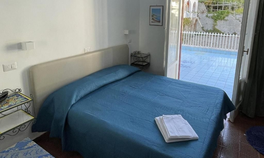 Bedroom 4, Hotel Europa, Salerno