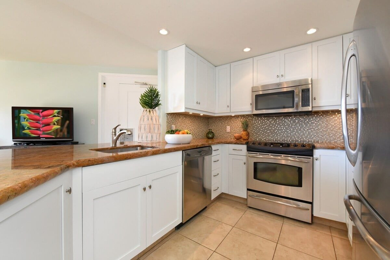 Interior 4, Spacious 2BD Condo wAC Ocean Views Pool - Kaanapali Shores 613, Maui