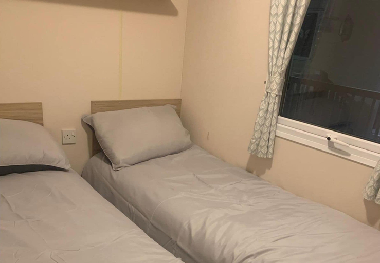Room 5, Seaside Cabin Retreat in Towyn, Conwy