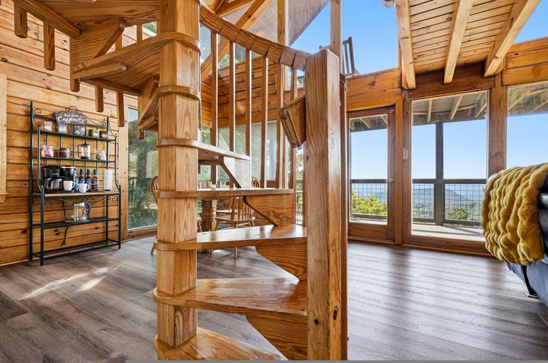 Room 3, Mountain Top Cabin With Views Hot Tub and Arcade, Sevier