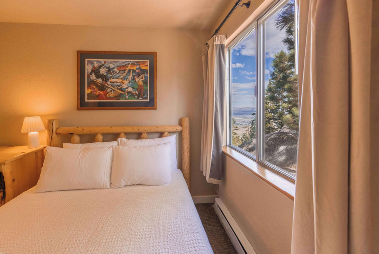 Room 4, Galaxy Groove - Retro Retreat, Douglas