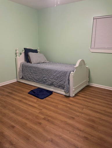 Room 5, Rivertown Bungalow, Calhoun