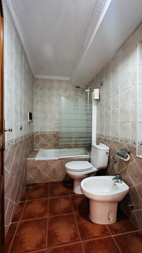 Bathroom 4, Puente Vidosa, Asturias