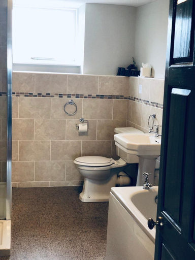 Bathroom 3, The Orange Tree, Lancashire