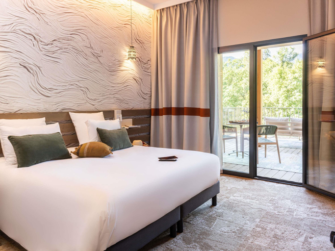 Bedroom 5, Mercure Ax Les Thermes, Ariège