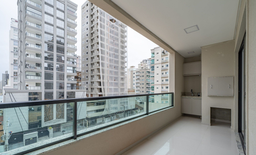 Property grounds, Apt w/ Balcony & Bbq, 650m to Beach Rgo0502, Itapema