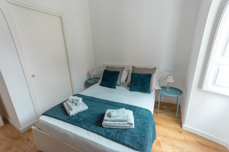 Bedroom 5, Crossroad 4, Cagliari