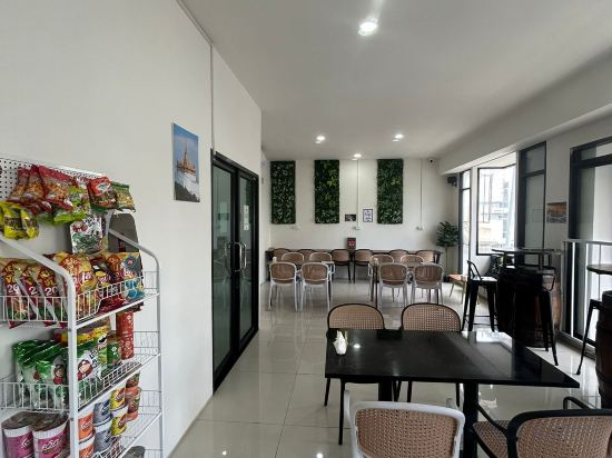 Hotel Interior/Public Areas, Kiwi Capsule Hotel, Wattana