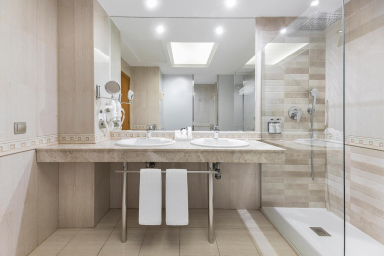 Bathroom 4, Elba Vecindario Aeropuerto Business & Convention Hotel, Las Palmas