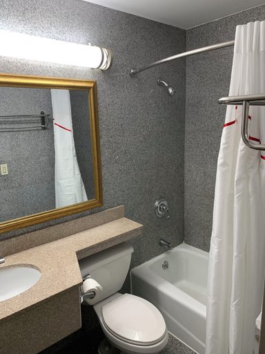 Bathroom 4, Red Roof Inn Copiague, Suffolk