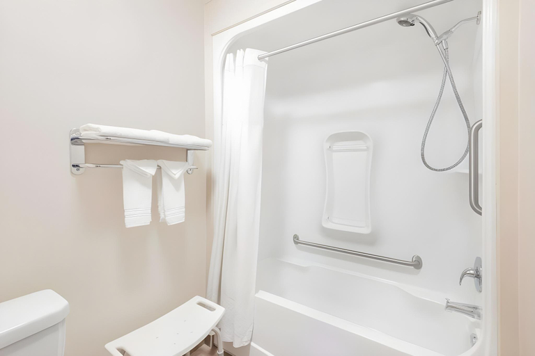 Bathroom 3, Park Hill Inn & Suite, Division No. 8