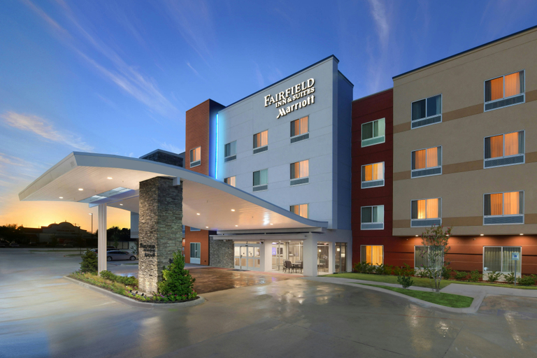 Exterior & Views, Fairfield Inn & Suites Fort Worth South/Burleson, Fort Worth