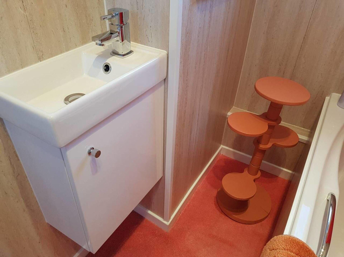 Bathroom 3, 1 Bed Guisborough Option Of Twin Sofabed Extra, Redcar and Cleveland