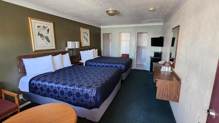Bedroom 5, Budget Inn of Needles, San Bernardino