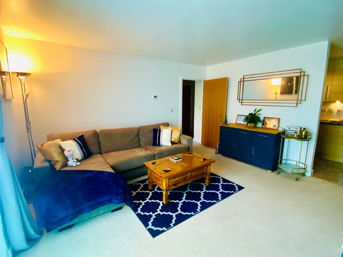 Living area 5, Apartment Sleeps 4 With Parking, Surrey