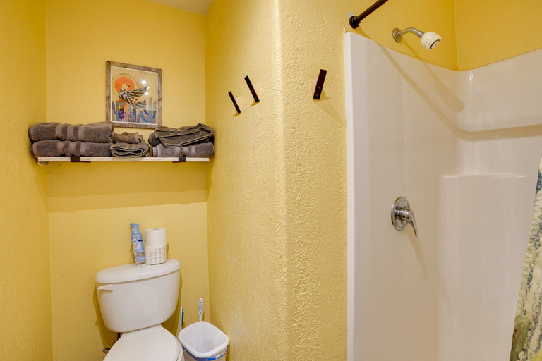 Bathroom 3, Base Camp Adventure Lodge, San Juan