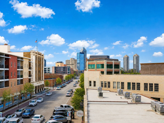 Exterior 5, Upscale 3BR Penthouse by CozySuites, Indianapolis