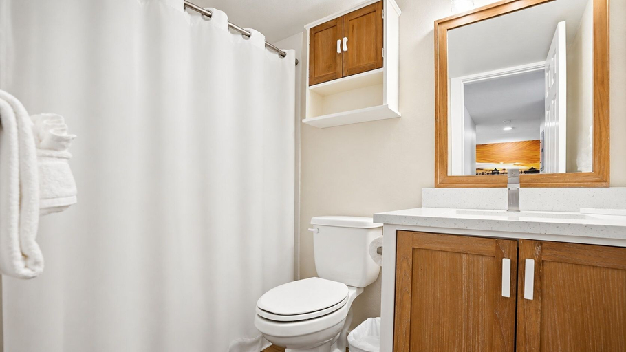 Bathroom 4, Windward Passage Resort, Lee