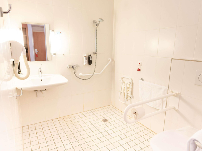Bathroom 5, ibis Esch Belval, Esch-sur-Alzette