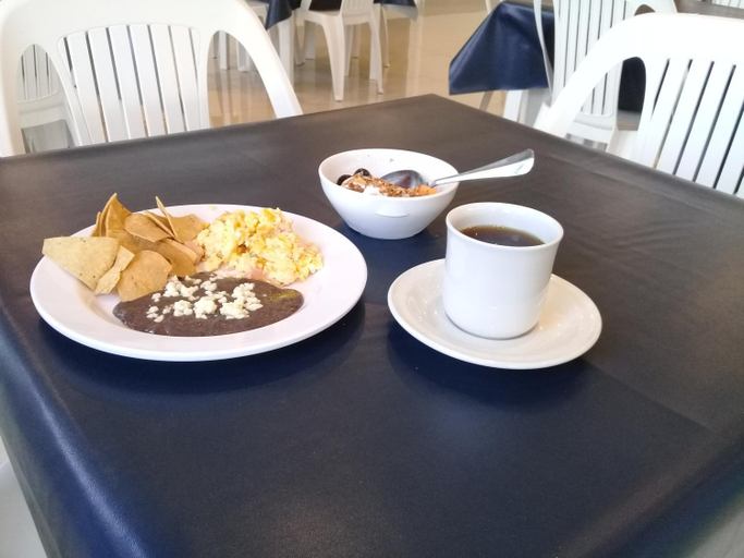 Food & Drinks 5, Hotel Tampico Express, Tampico
