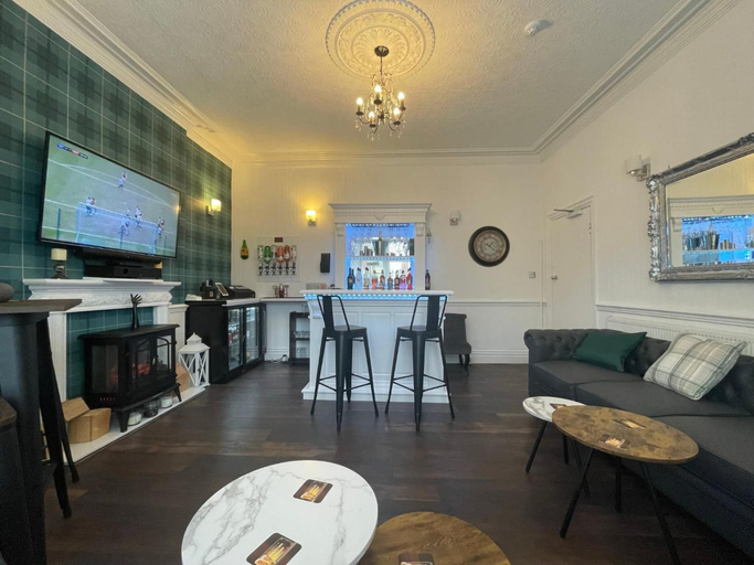 Food & Drinks 5, North Crest, Blackpool
