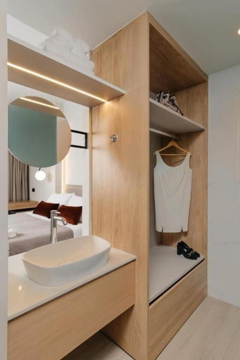 Bathroom 5, The City Hotel & Suites, Crete