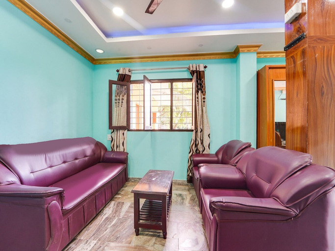 Living area 5, Deluxe Hotel Jaisas Paradise, Kanniyakumari