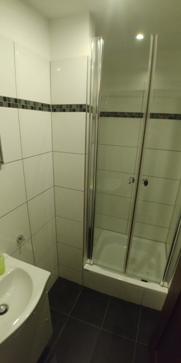 Bathroom 5, Hirsch Hotel Hanau, Main-Kinzig-Kreis