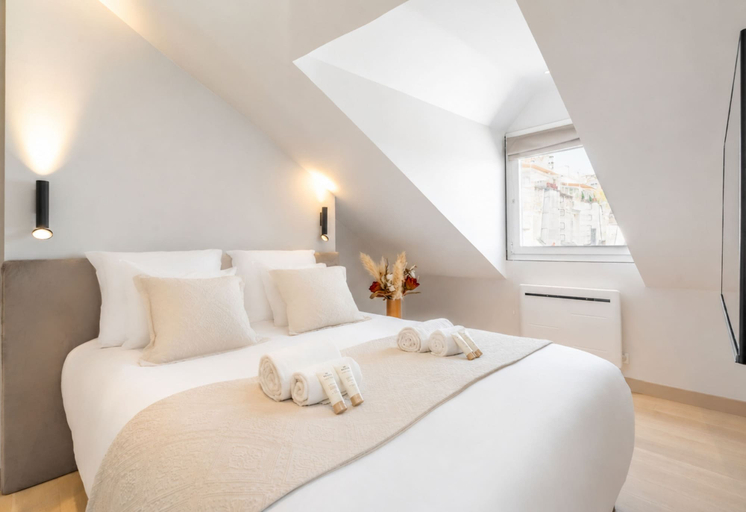 Bedroom 4, 1537 Bourg Tibourg, Paris