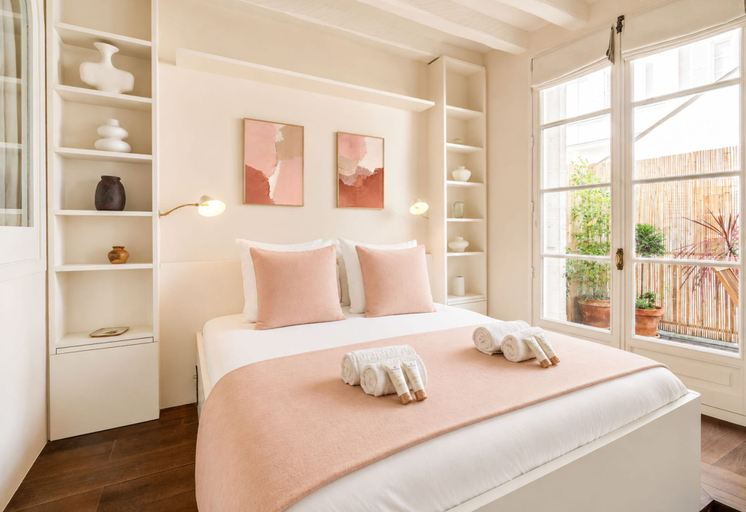 Bedroom 3, 1538 Visconti, Paris